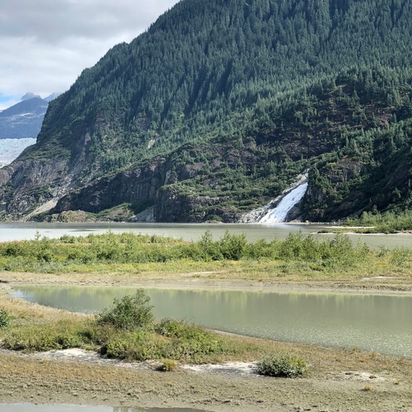 Meet your Posher, Mercedes - Picture 3 of 4